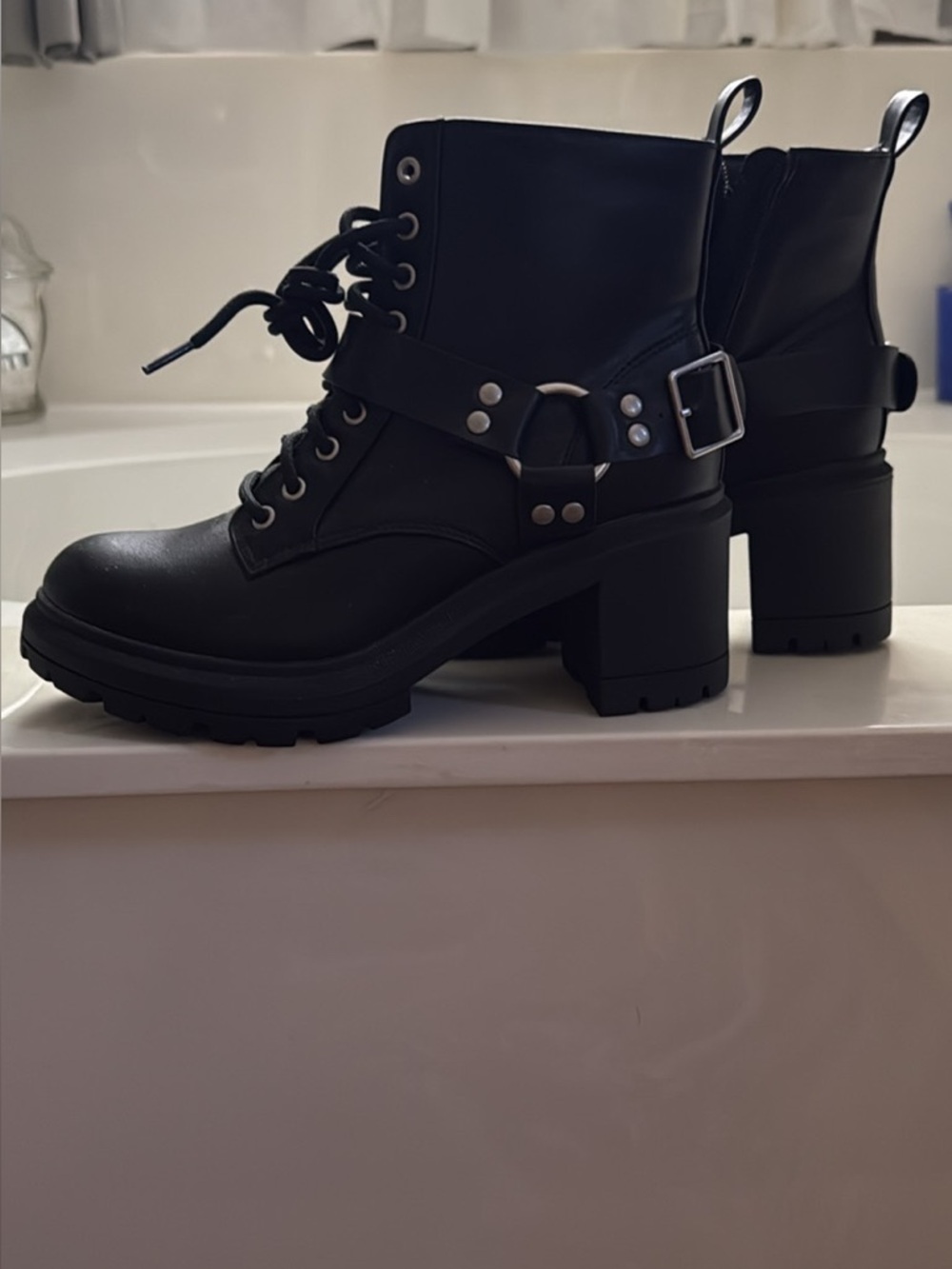 Zip up boots with Memory Foam 7 1/2